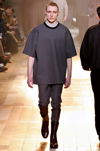 Look 19